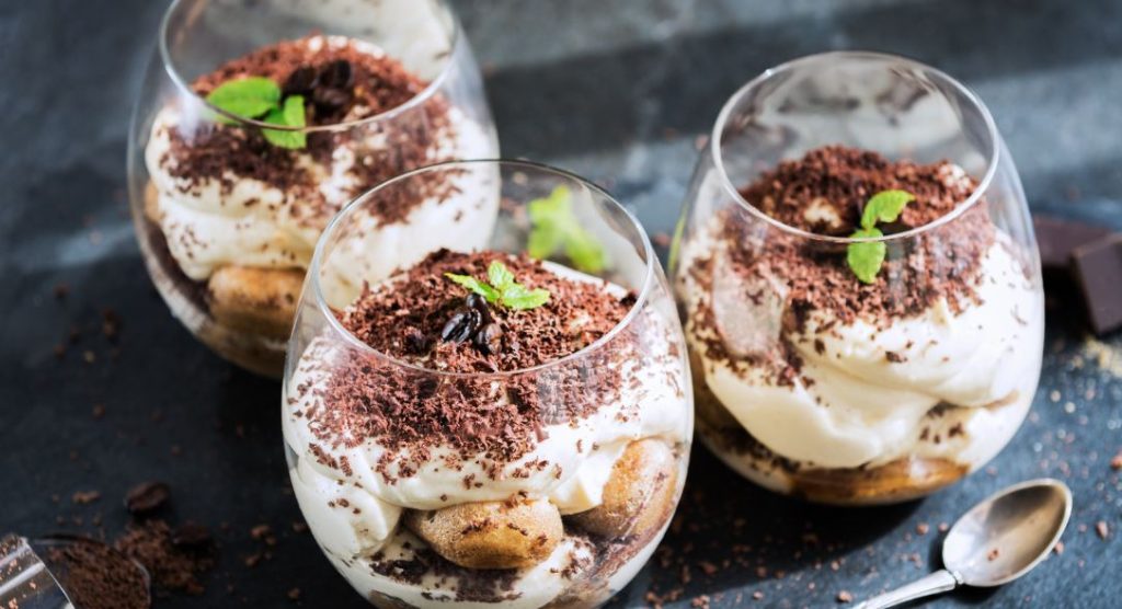 Desserts im glas vorbereiten